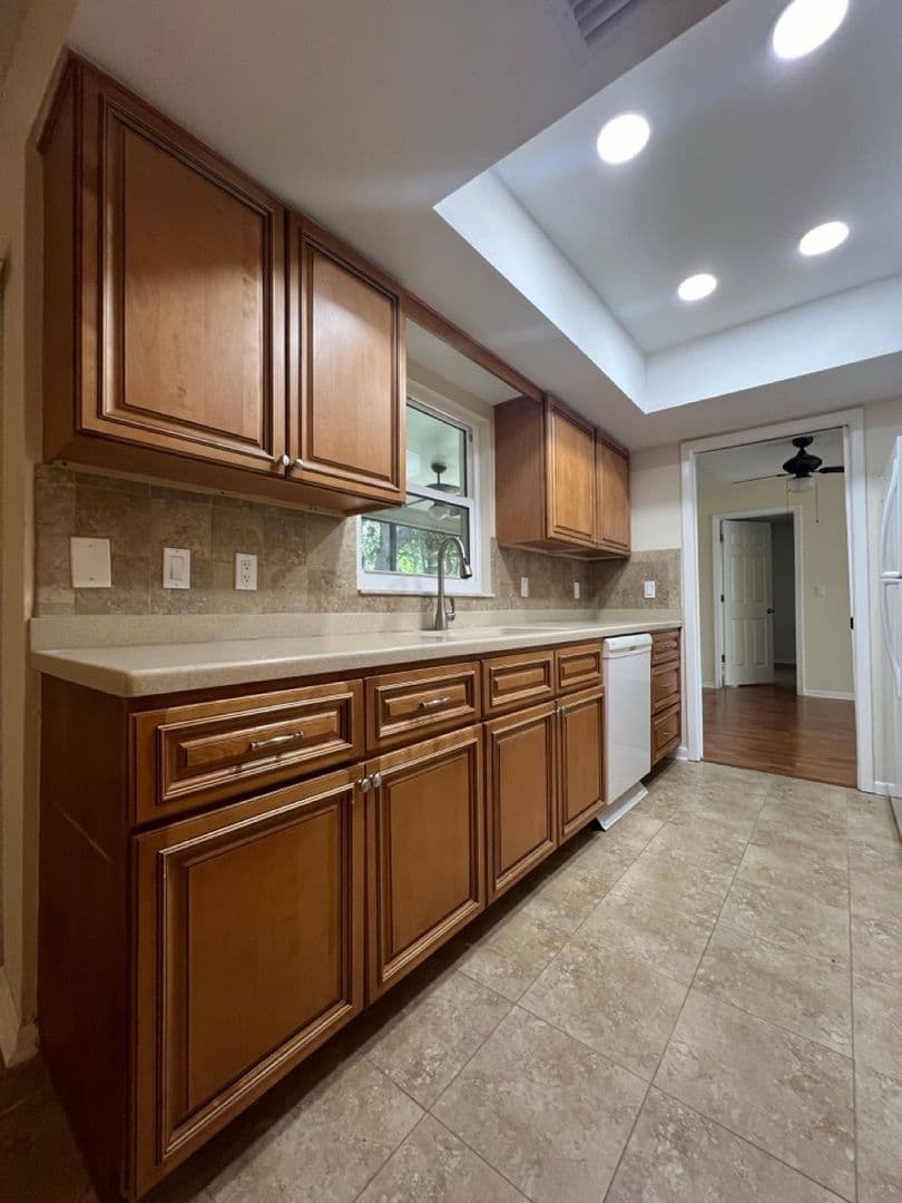 Palm Harbor House: 1371 Tenby Way
