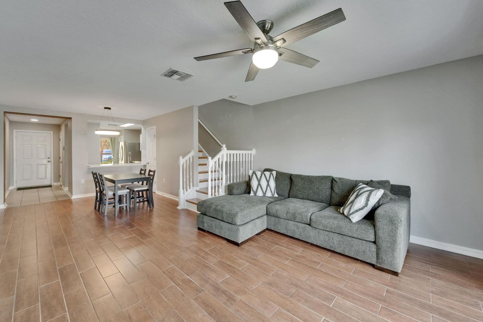 Riverview House: 10840 Lake Saint Charles Boulevard