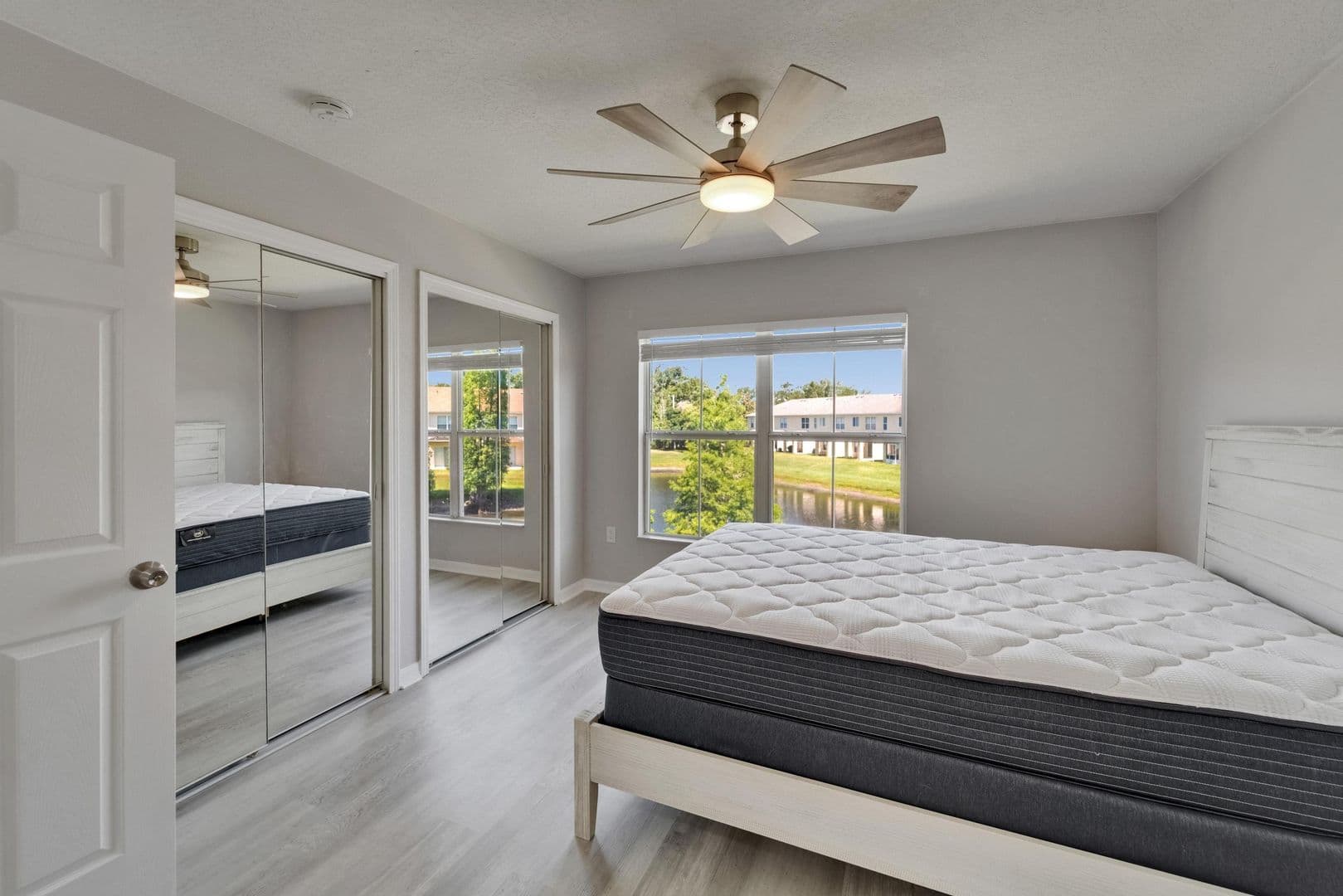 Riverview House: 10840 Lake Saint Charles Boulevard
