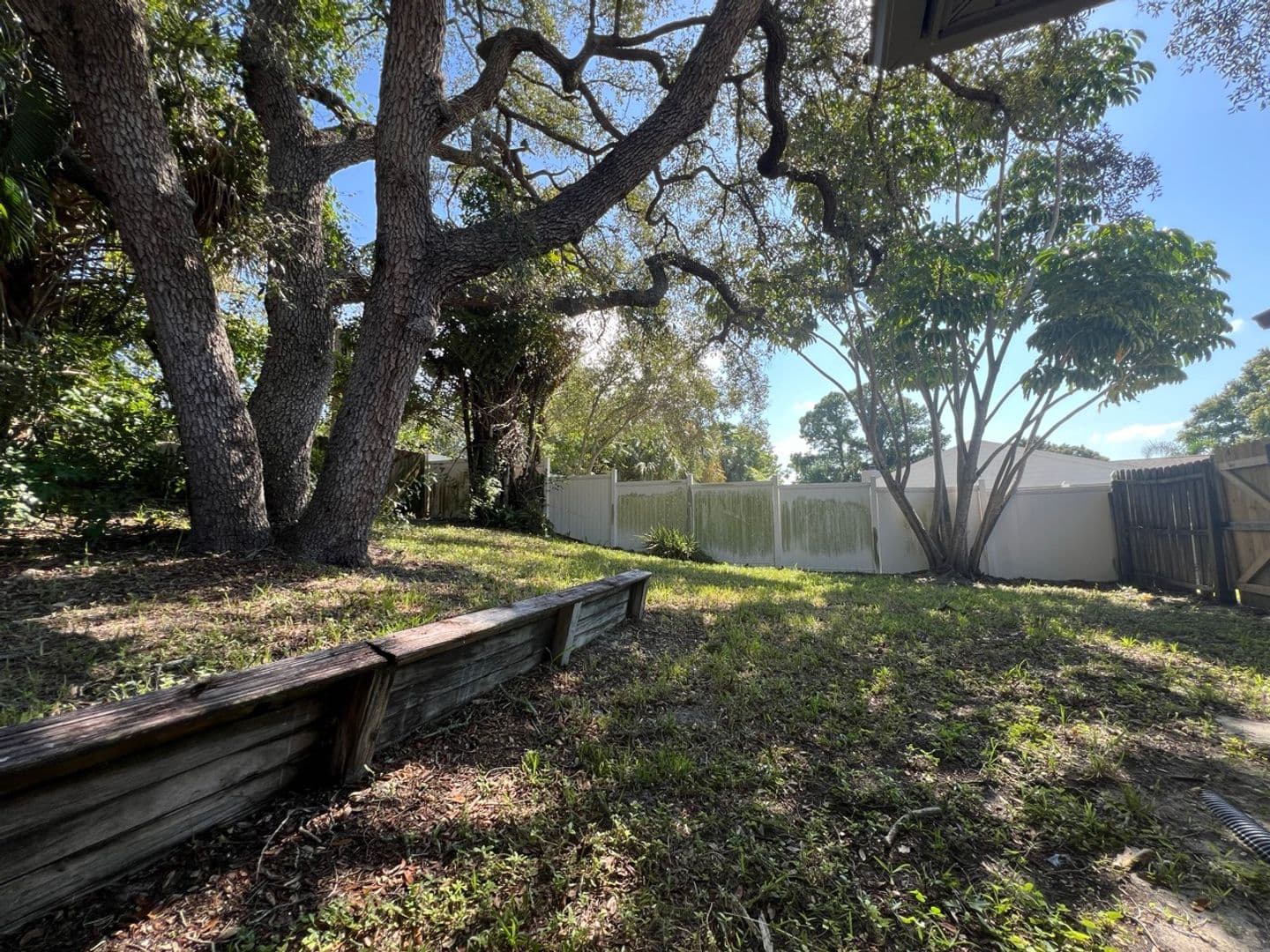 Palm Harbor House: 1371 Tenby Way