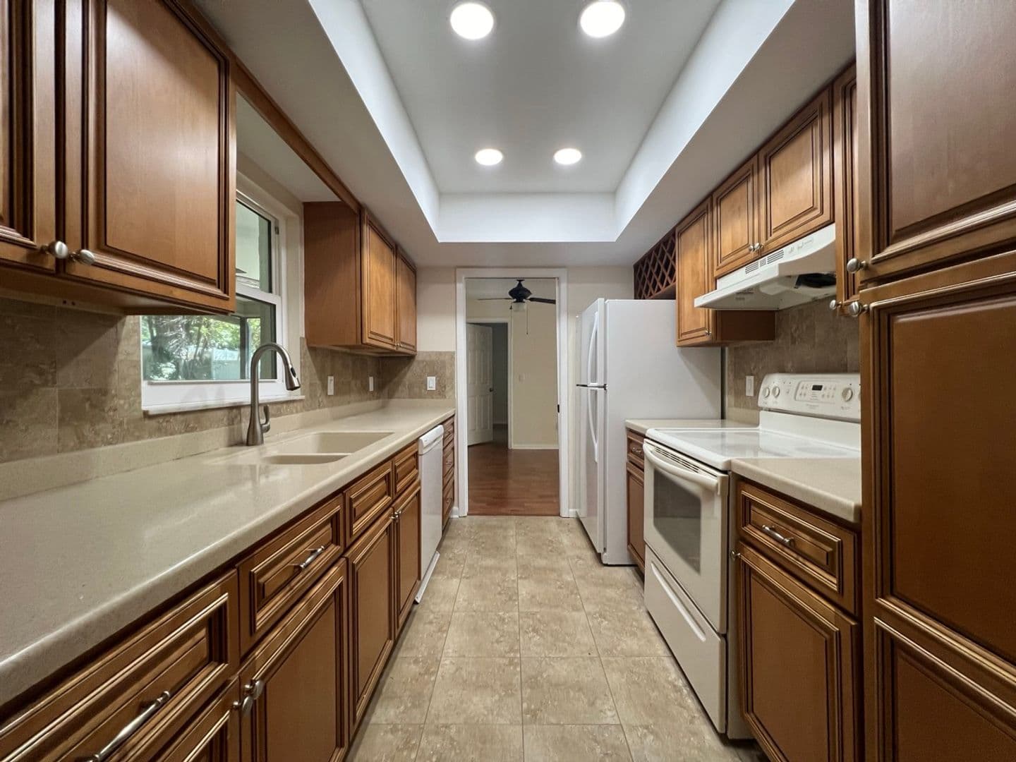 Palm Harbor House: 1371 Tenby Way