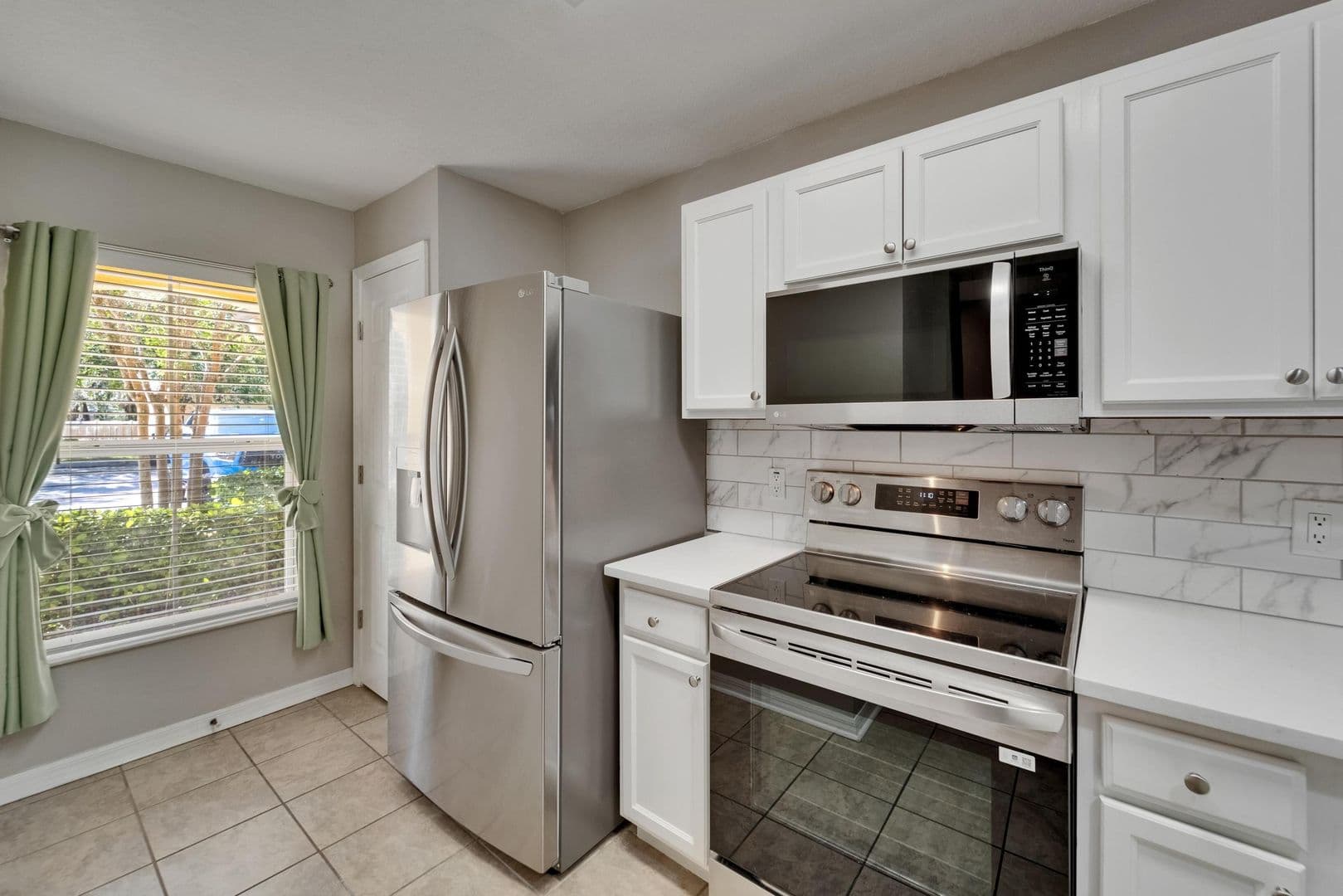 Riverview House: 10840 Lake Saint Charles Boulevard