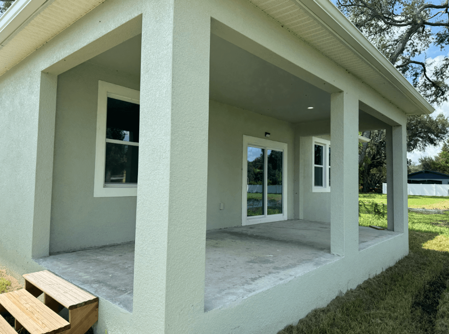 Tampa House: 5310 E Sligh Avenue