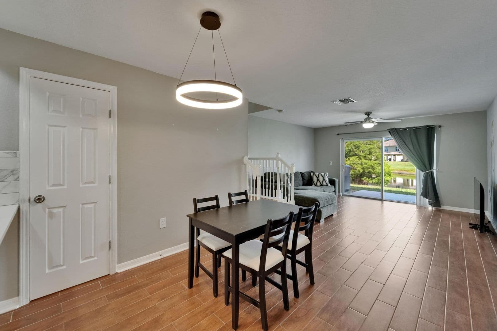 Riverview House: 10840 Lake Saint Charles Boulevard