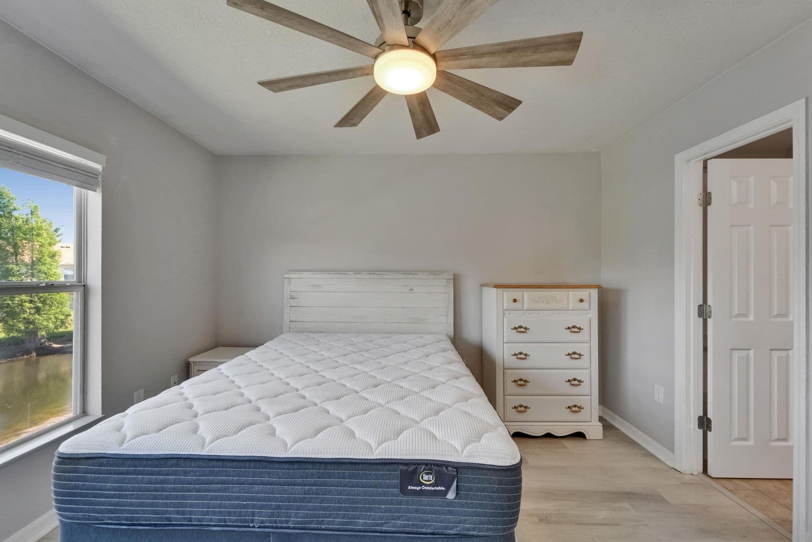 Riverview House: 10840 Lake Saint Charles Boulevard