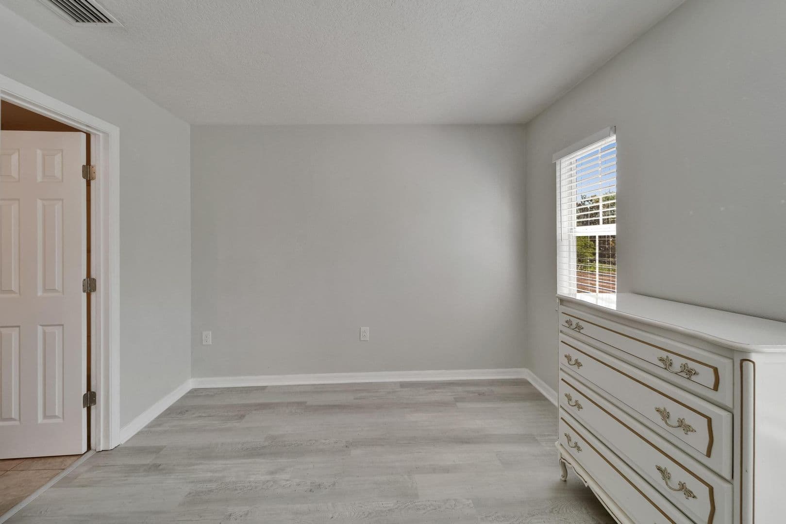Riverview House: 10840 Lake Saint Charles Boulevard
