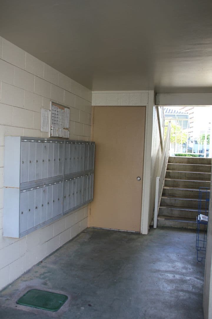 Honolulu Apartment: 2976 Ala Ilima Street