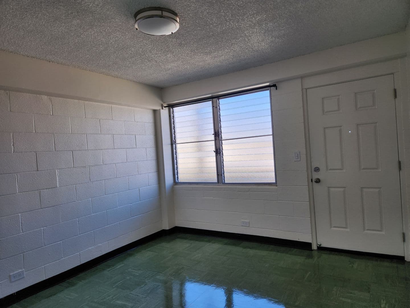 Honolulu Apartment: 2131 South Beretania Street