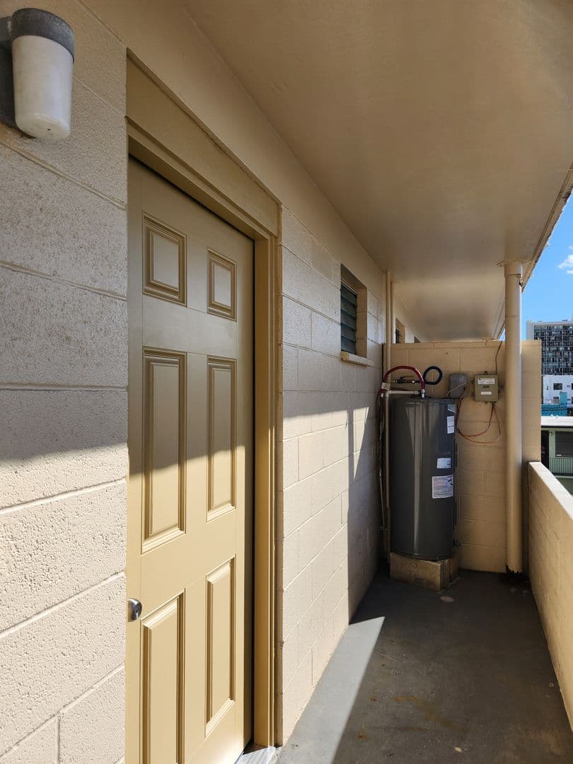 Honolulu Apartment: 2131 South Beretania Street