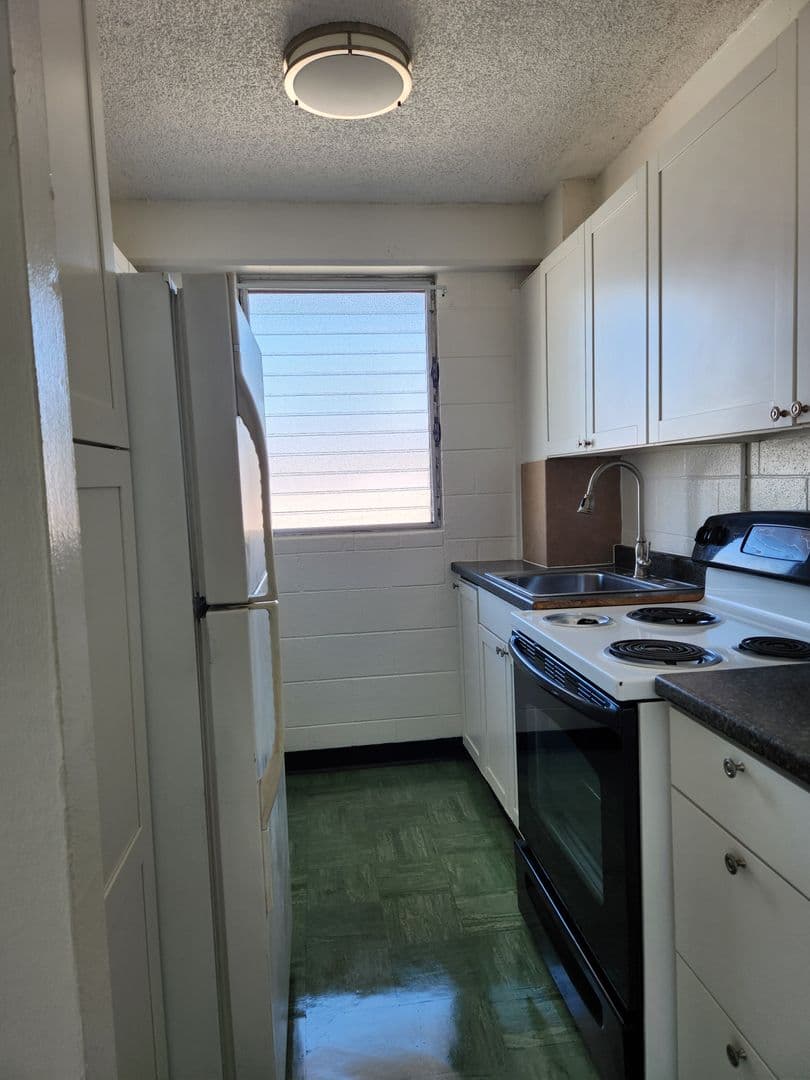 Honolulu Apartment: 2131 South Beretania Street
