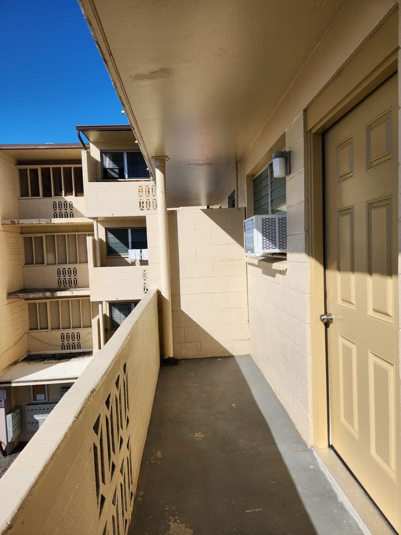 Honolulu Apartment: 2131 South Beretania Street
