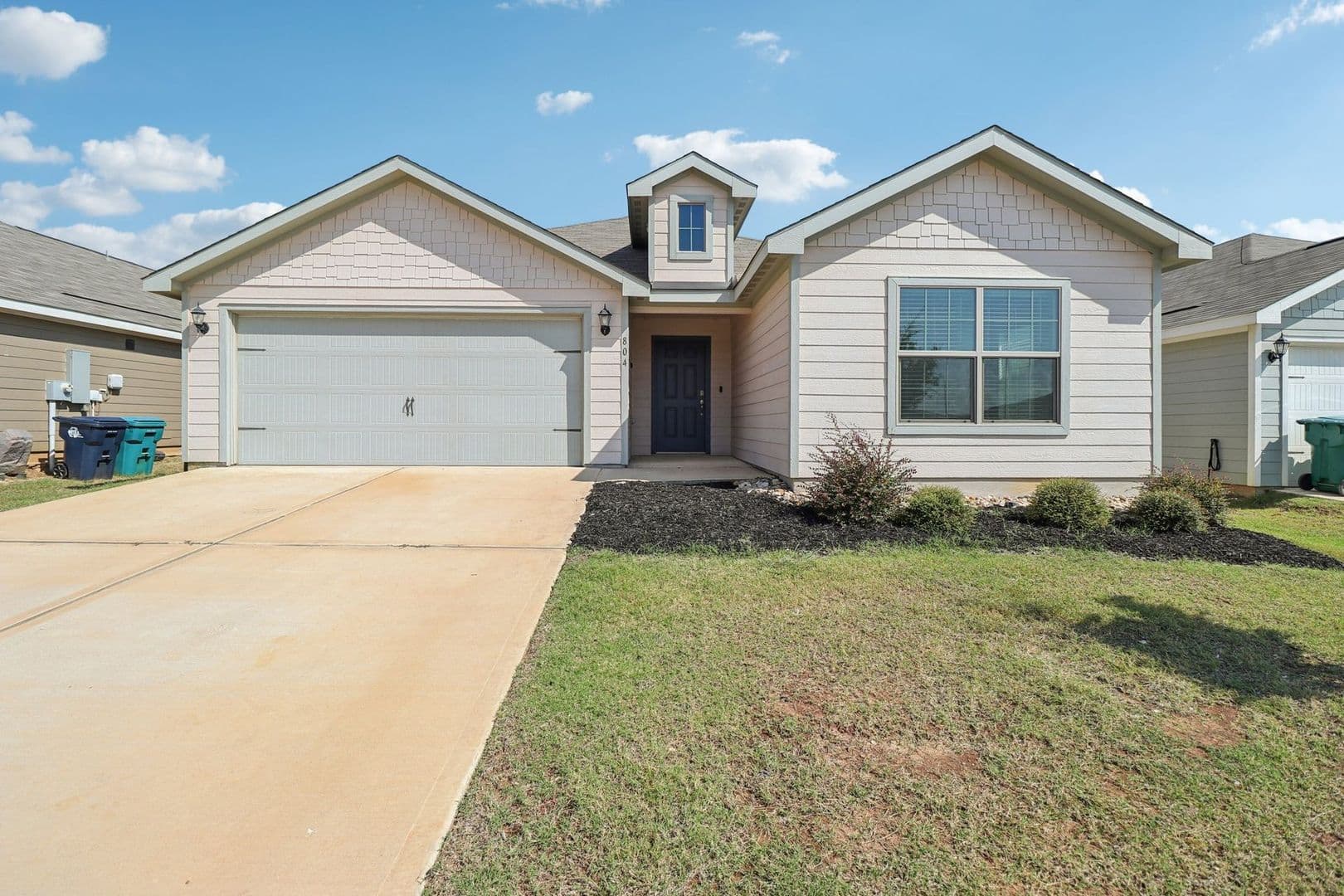 Denton Townhome: 425 Beall St