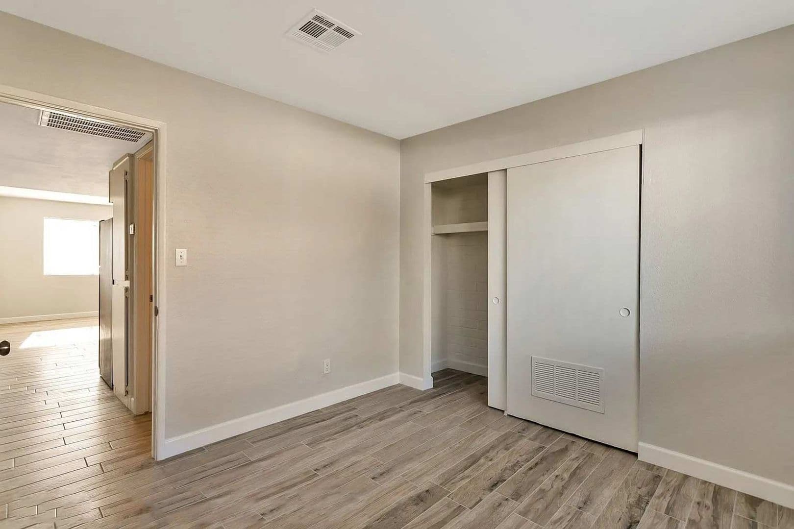 Phoenix Apartment: 936 East Roma Avenue