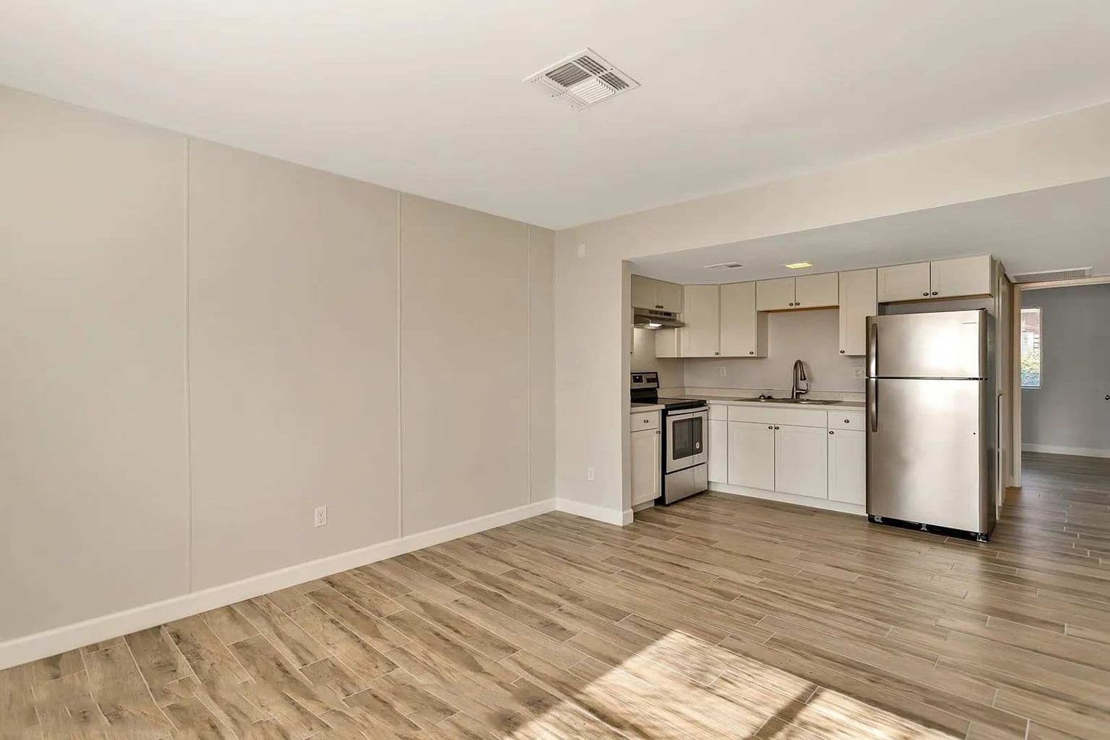 Phoenix Apartment: 936 East Roma Avenue