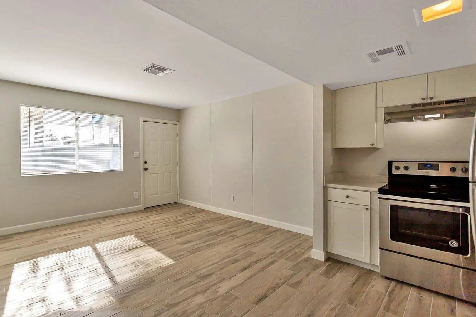 Phoenix Apartment: 936 East Roma Avenue