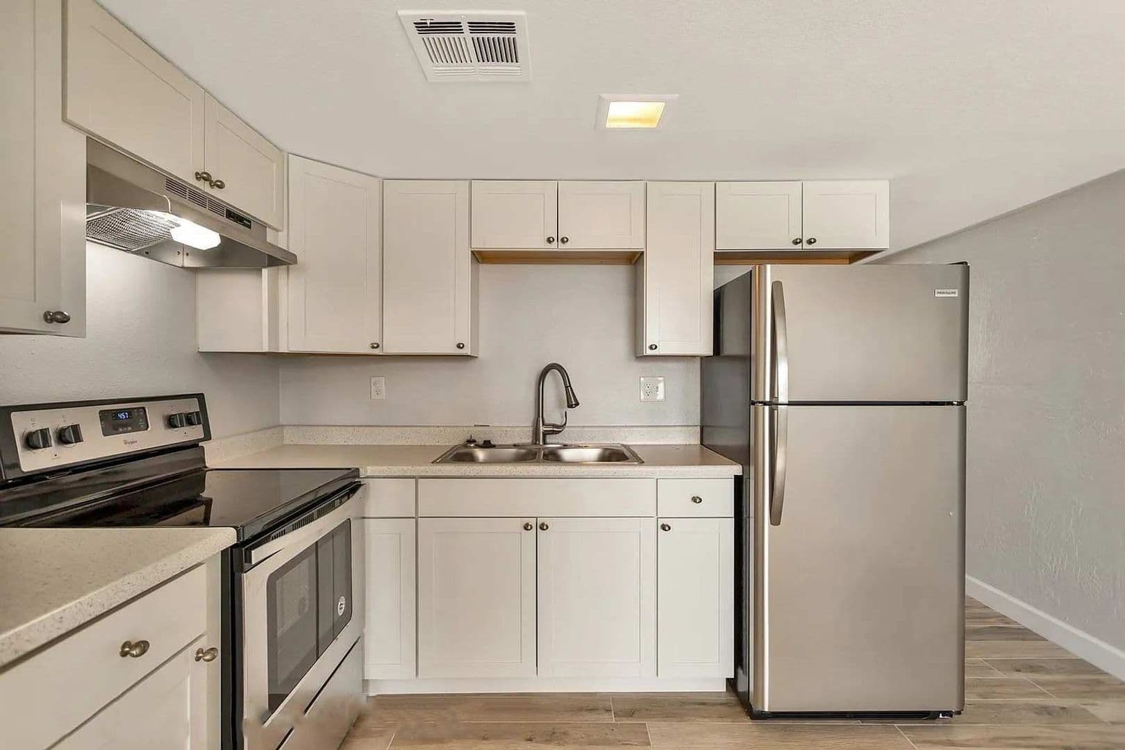 Phoenix Apartment: 936 East Roma Avenue