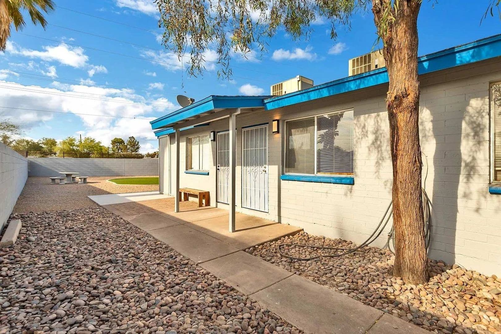 Phoenix Apartment: 936 East Roma Avenue
