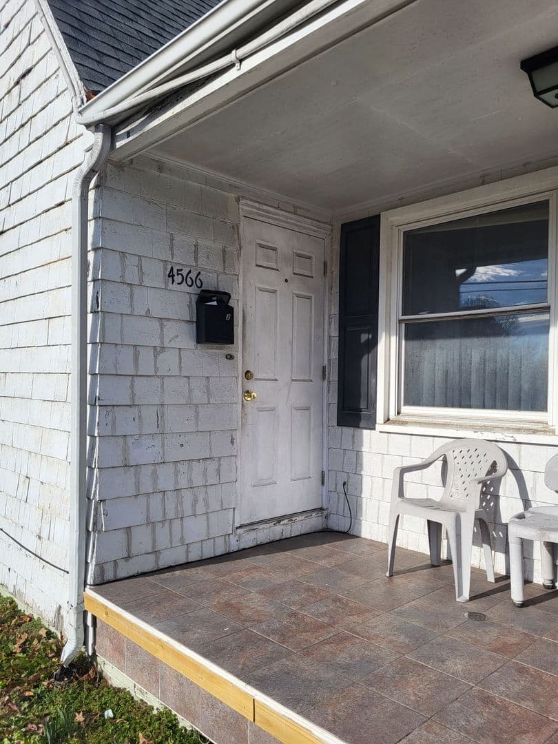 Norfolk Apartment: 4566 Hampshire Ave