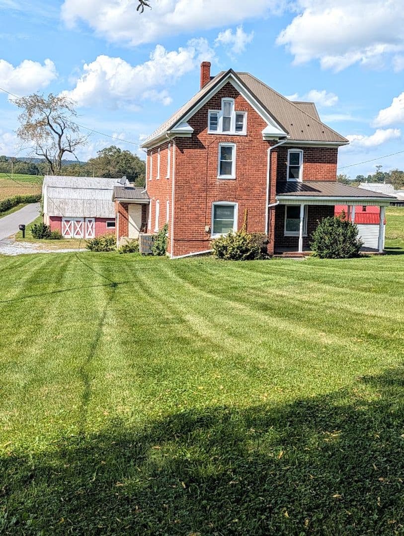 Bedford House: 120 Birch Lane