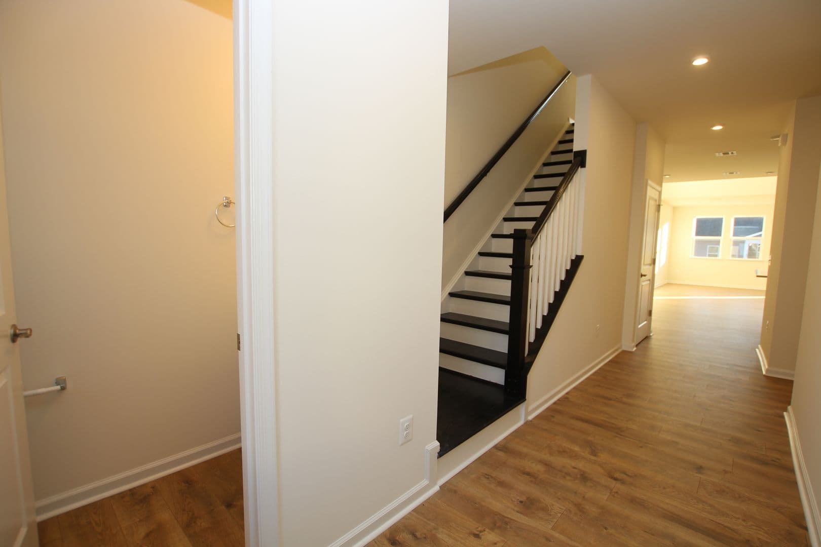 Ocean view Townhome: 390 Scranton Ln