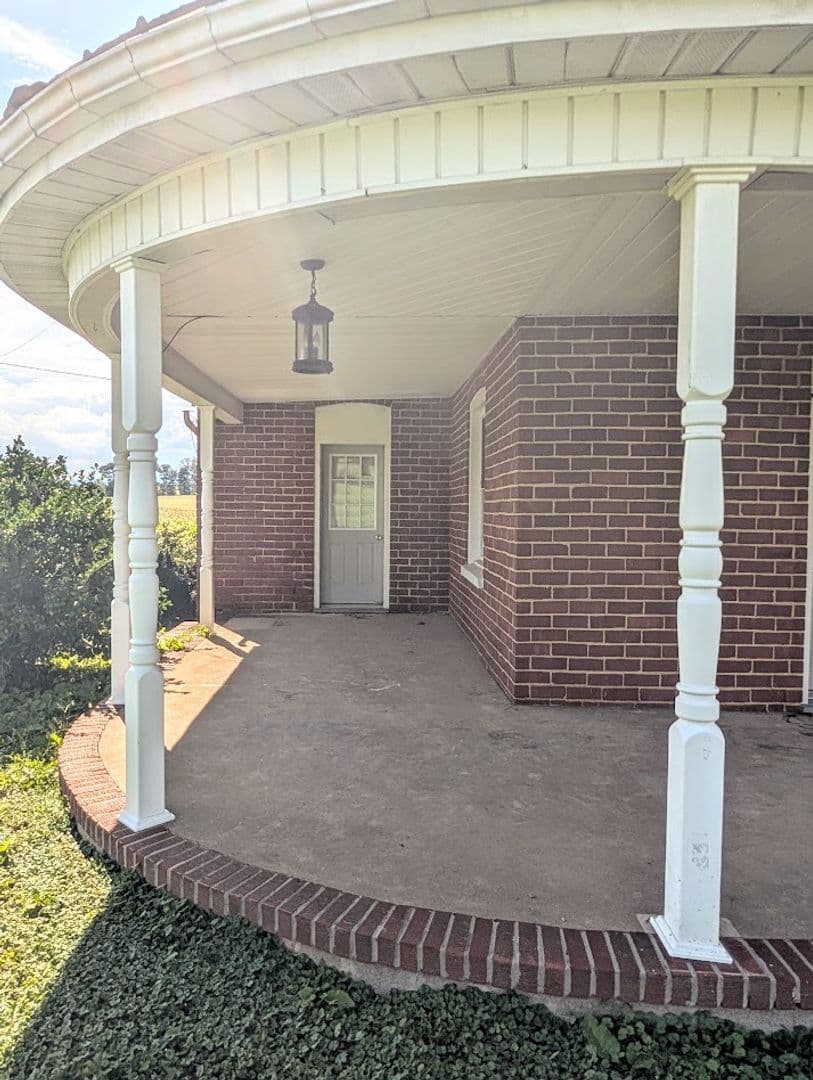 Bedford House: 120 Birch Lane