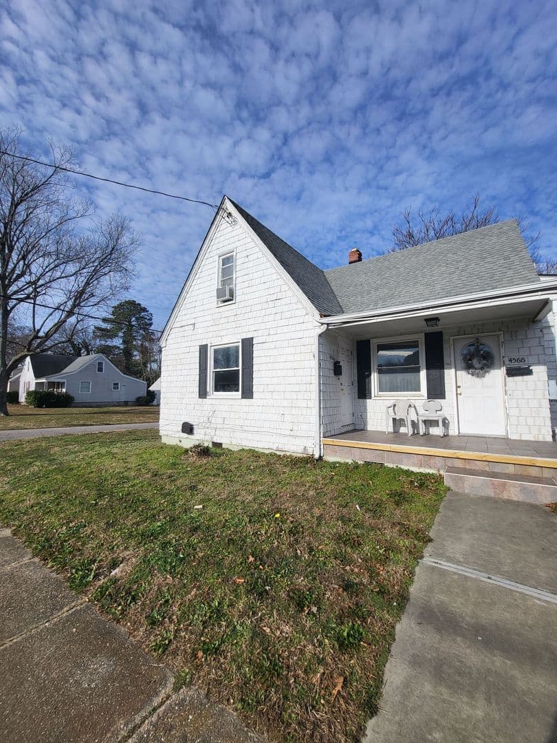 Norfolk Apartment: 4566 Hampshire Ave