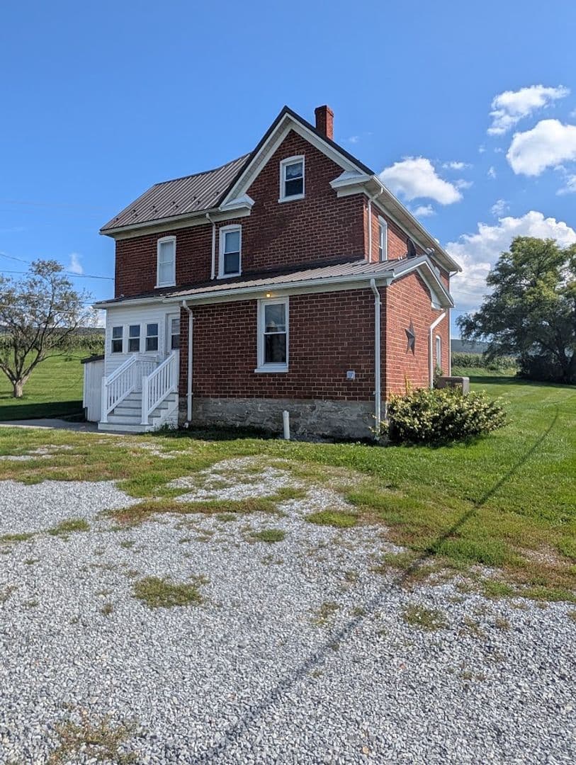 Bedford House: 120 Birch Lane
