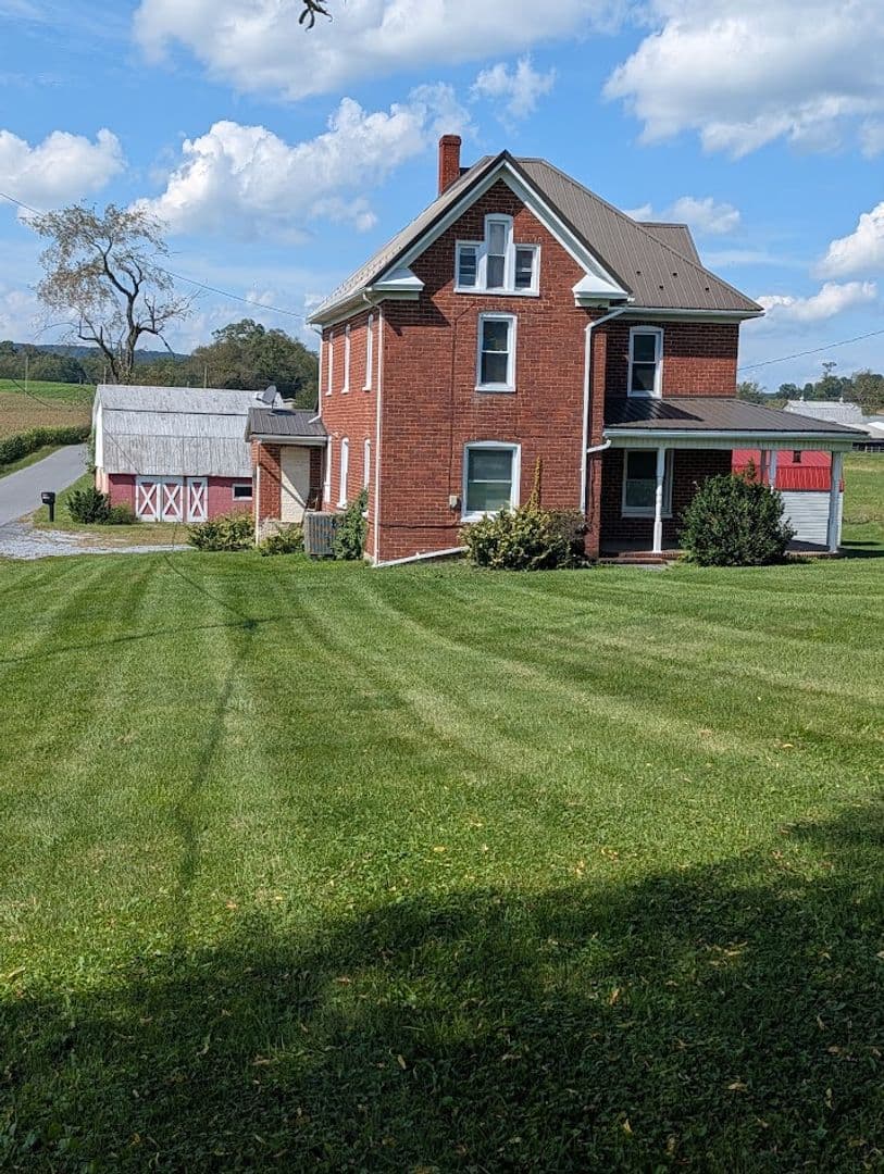 Bedford House: 120 Birch Lane