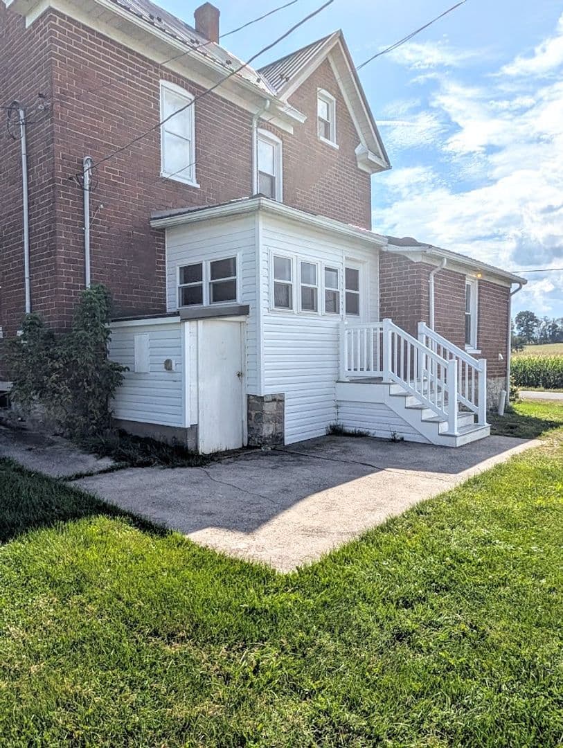 Bedford House: 120 Birch Lane