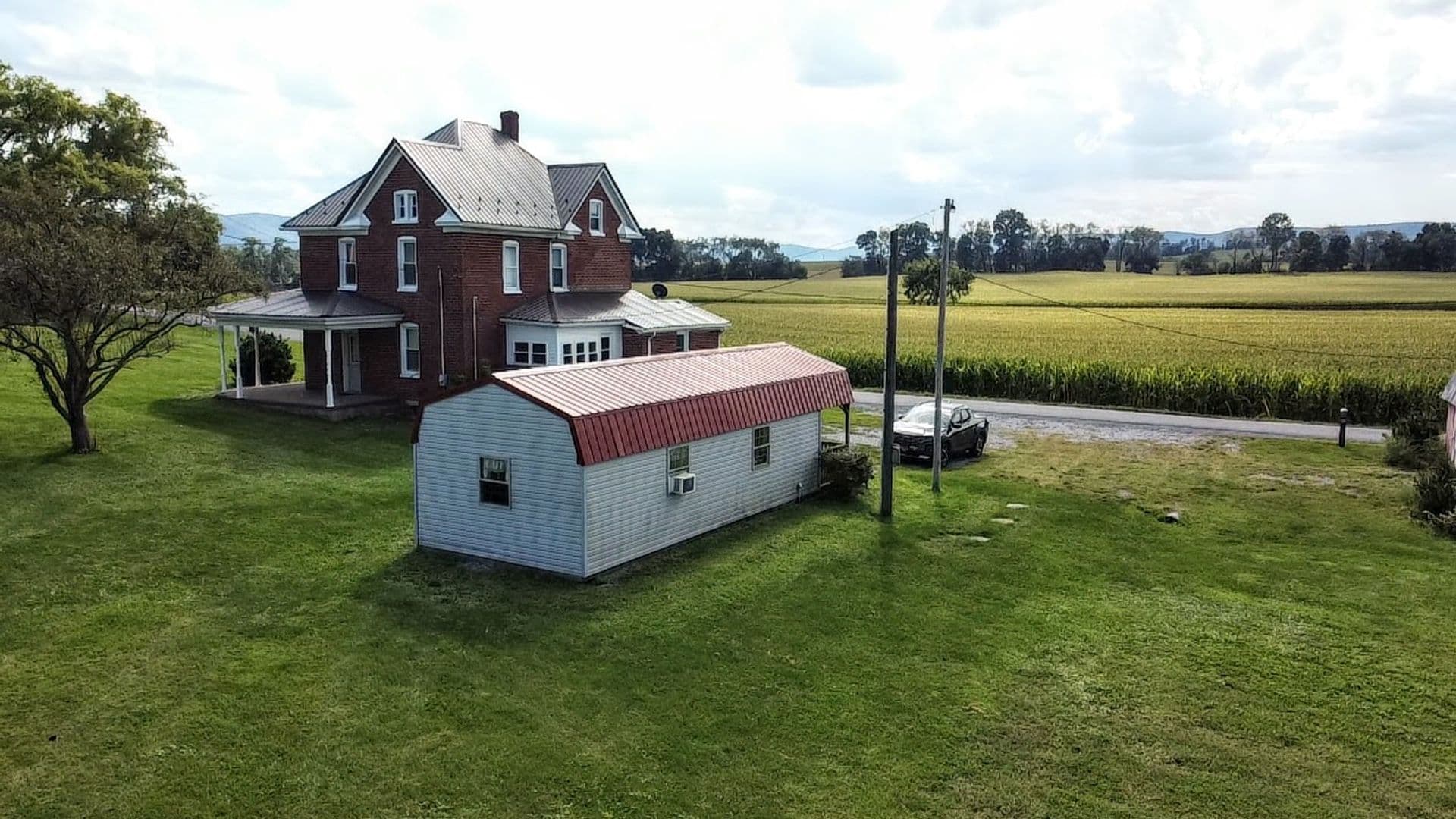 Bedford House: 120 Birch Lane