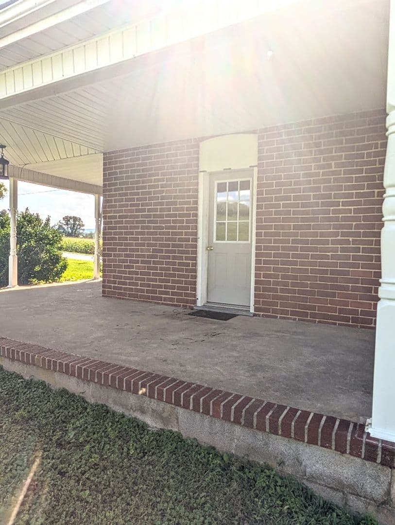 Bedford House: 120 Birch Lane