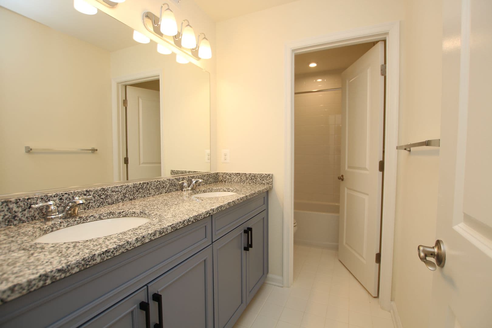 Ocean view Townhome: 390 Scranton Ln