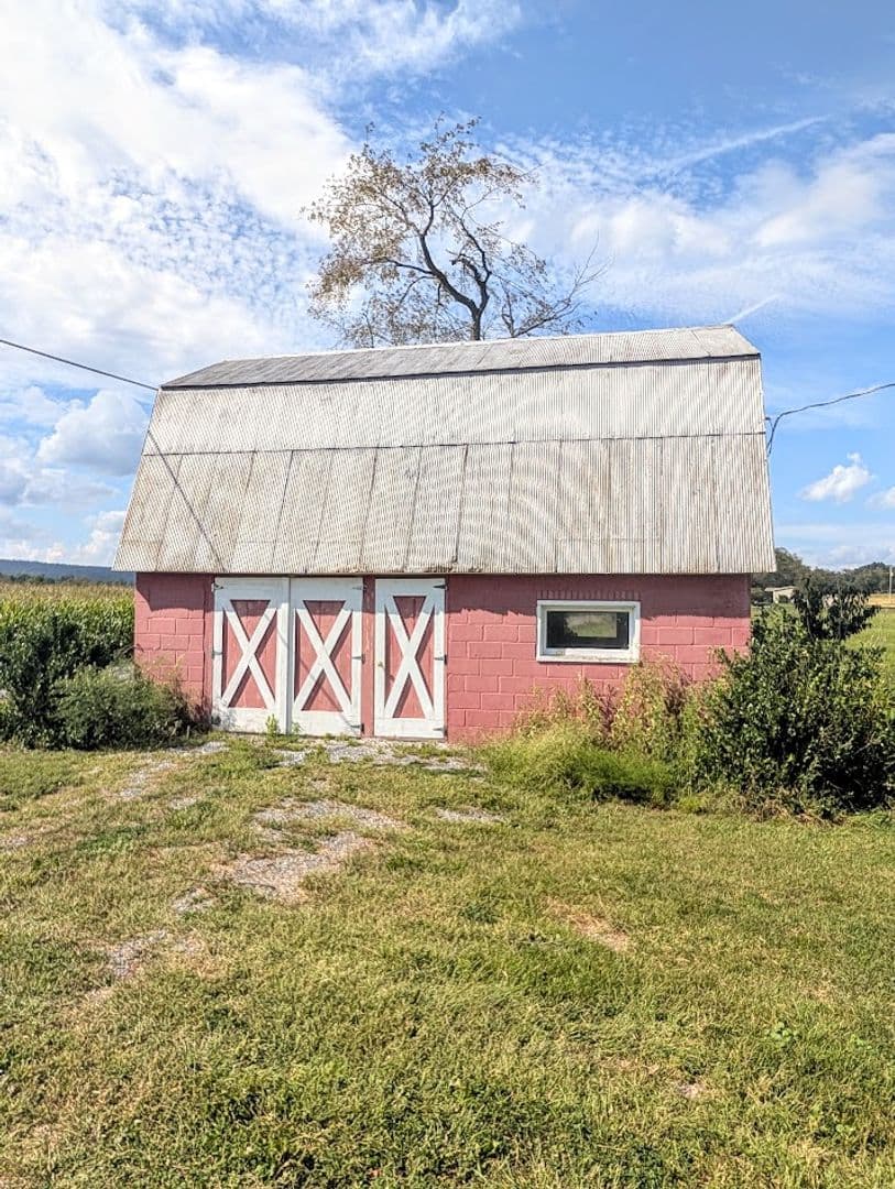 Bedford House: 120 Birch Lane