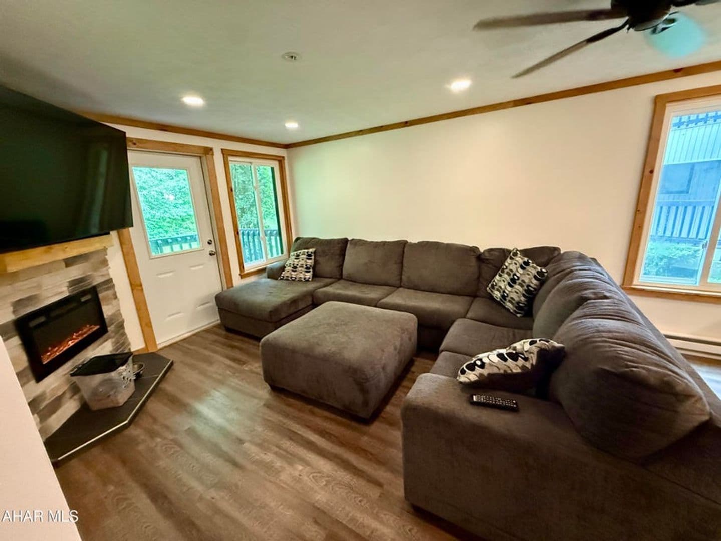 Claysburg House: 143 E. Valley Point Deer Run Lane Unit 1128