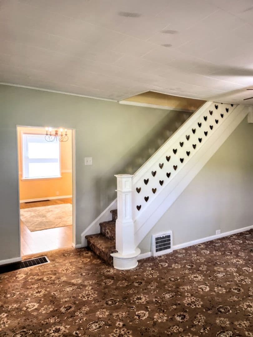Bedford House: 120 Birch Lane