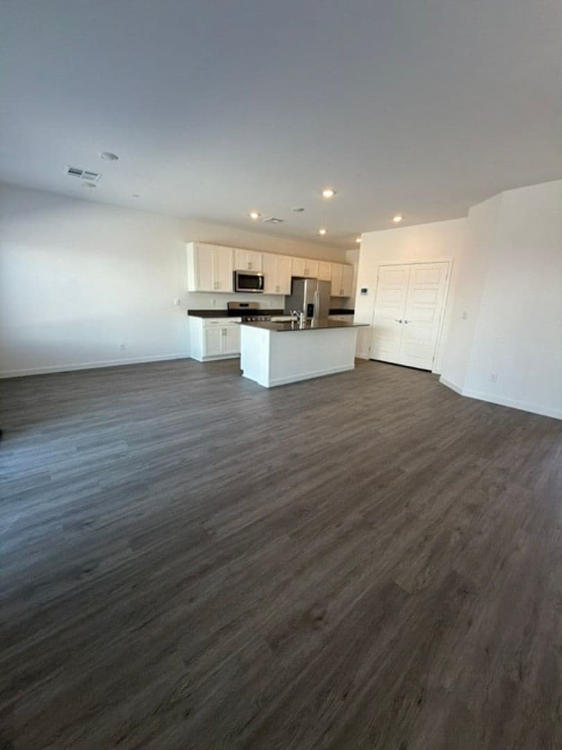 NLV House: 912 Galloway Lake Ave