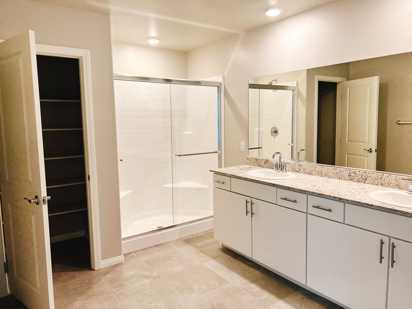 Las Veagas House: 5340 Maroon Guava St