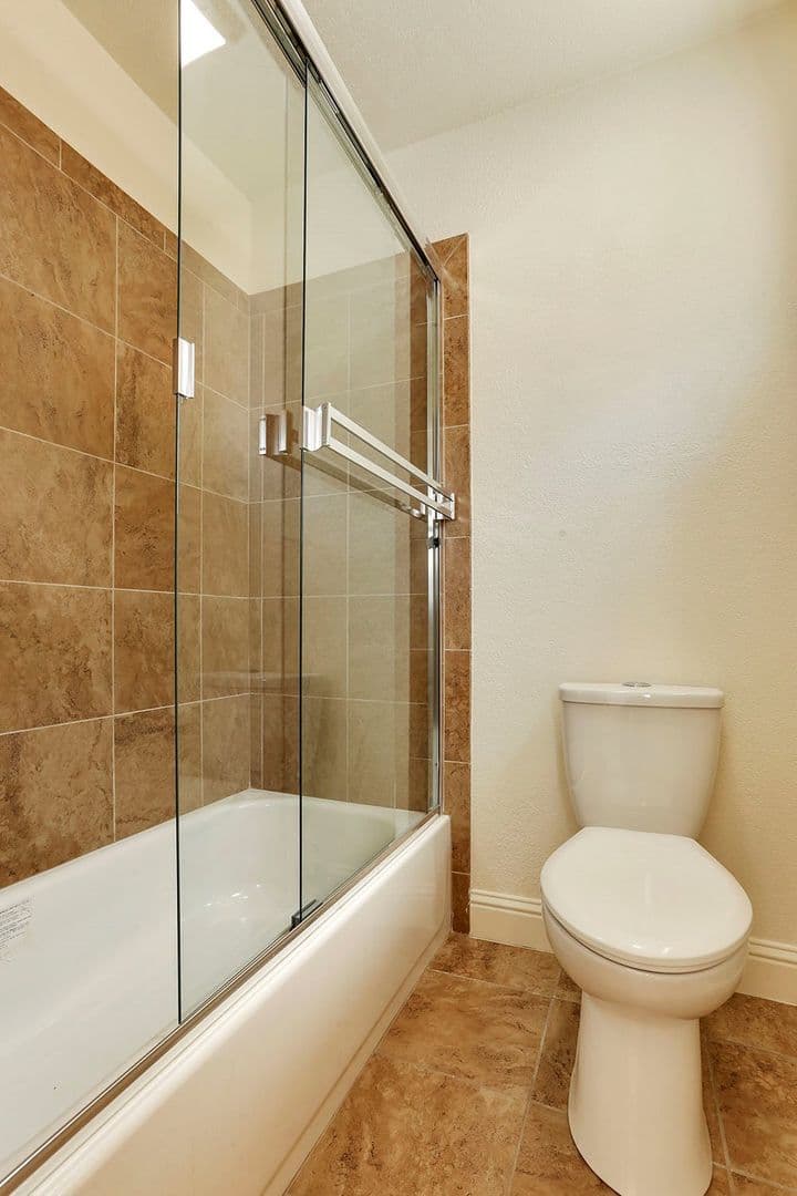 Stockton Apartment: 1142 N Sutter Street