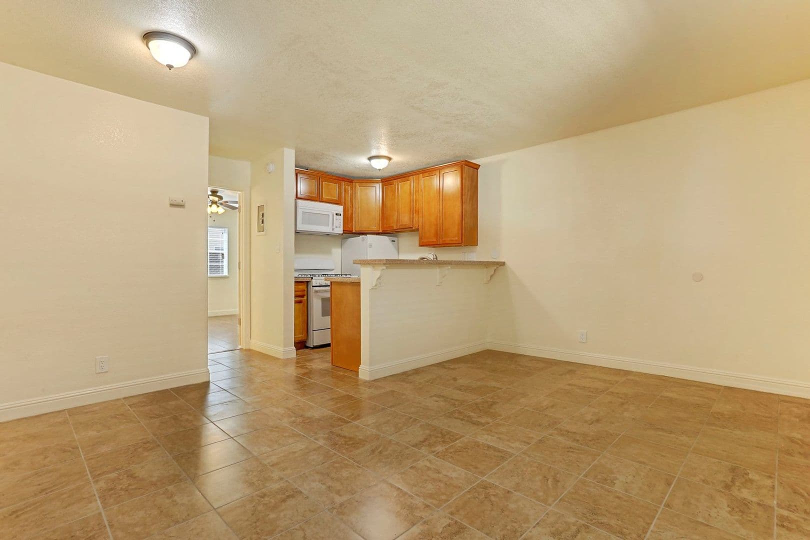 Stockton Apartment: 1142 N Sutter Street