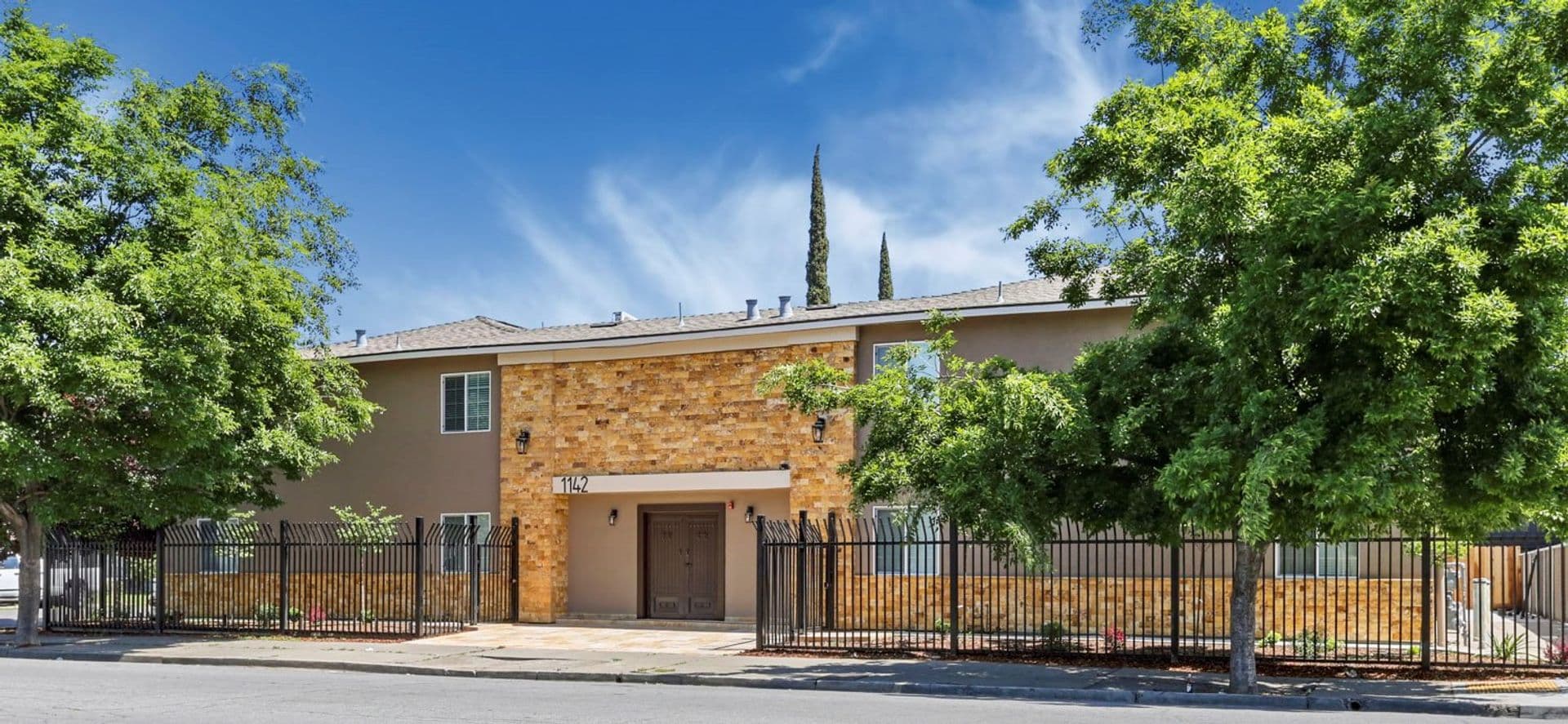 Stockton Apartment: 1142 N Sutter Street