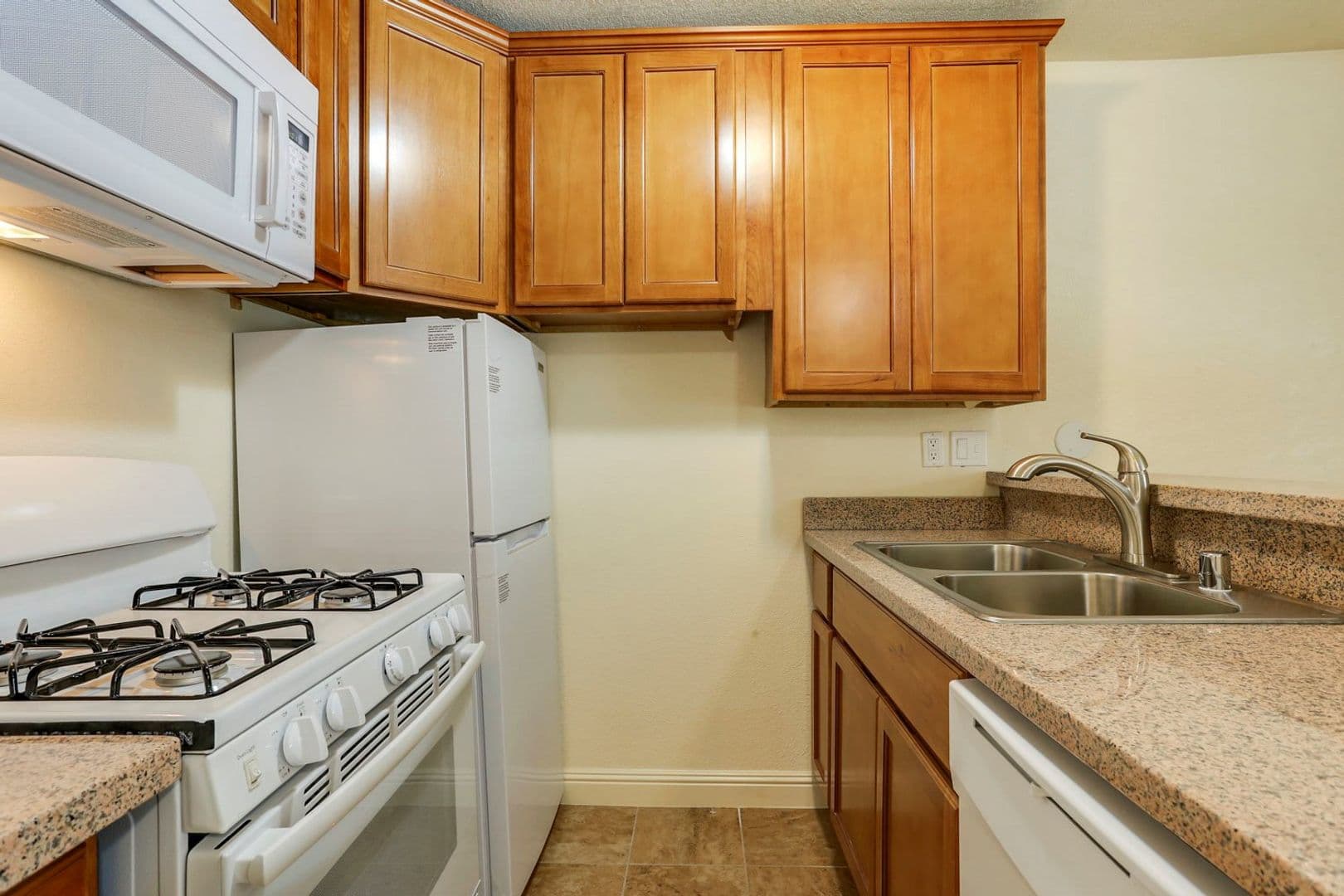 Stockton Apartment: 1142 N Sutter Street