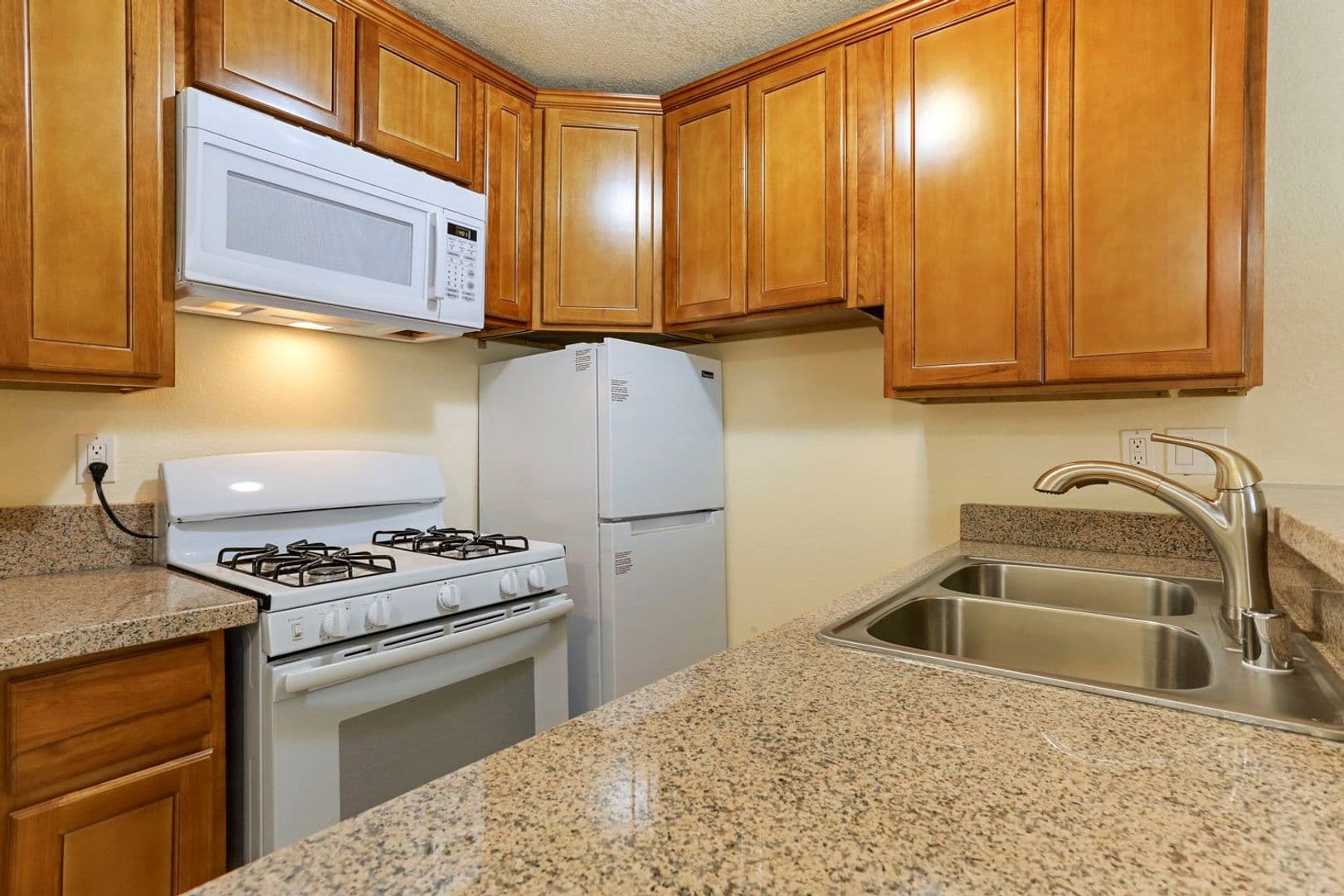 Stockton Apartment: 1142 N Sutter Street