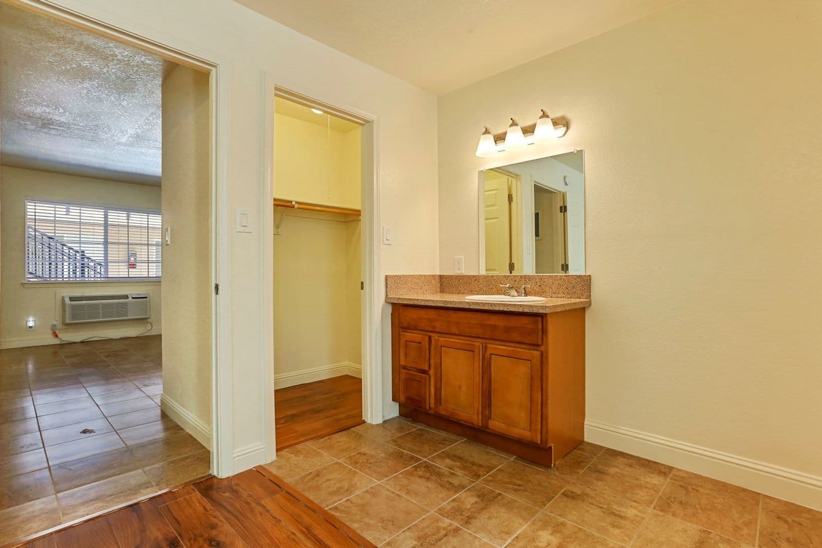 Stockton Apartment: 1142 N Sutter Street
