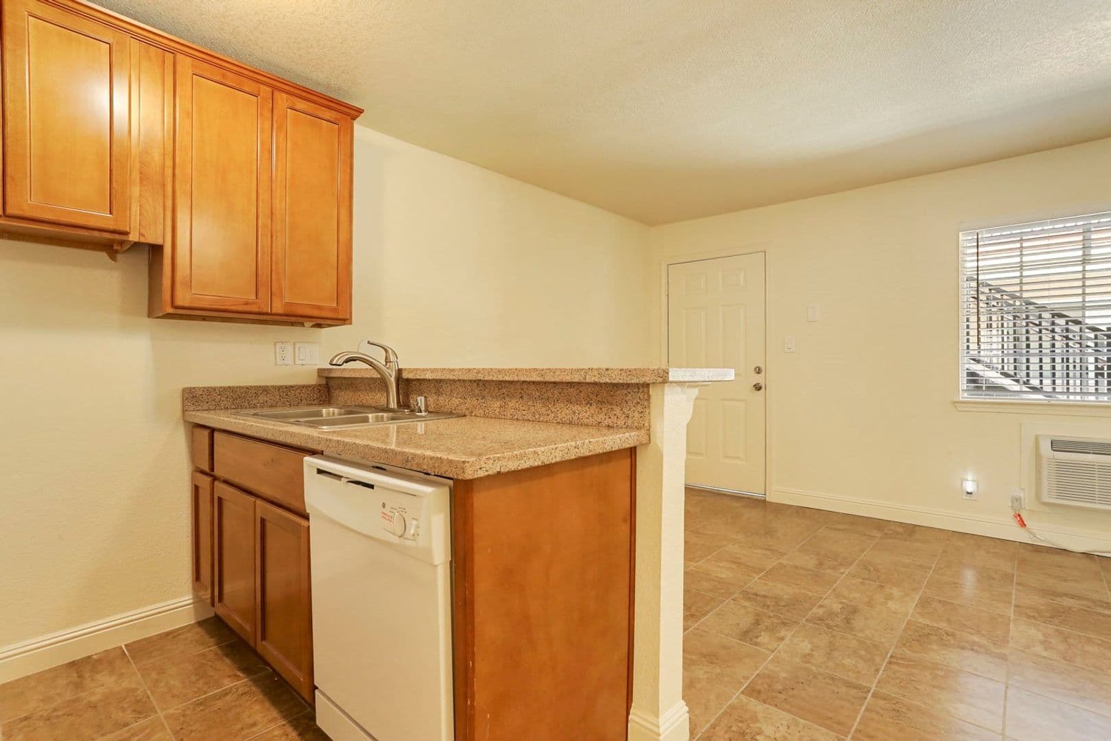 Stockton Apartment: 1142 N Sutter Street