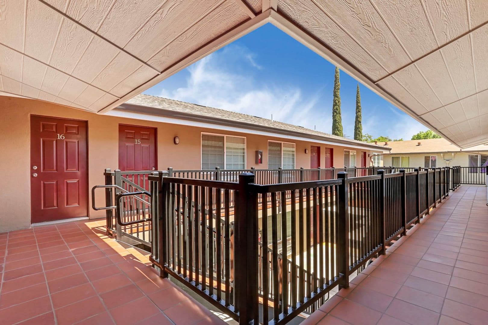Stockton Apartment: 1142 N Sutter Street