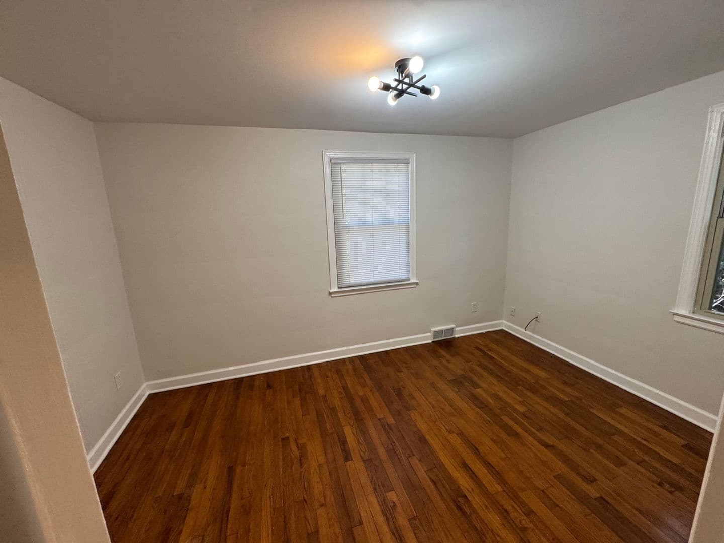 Columbus Apartment: 2734 Indianola Ave.
