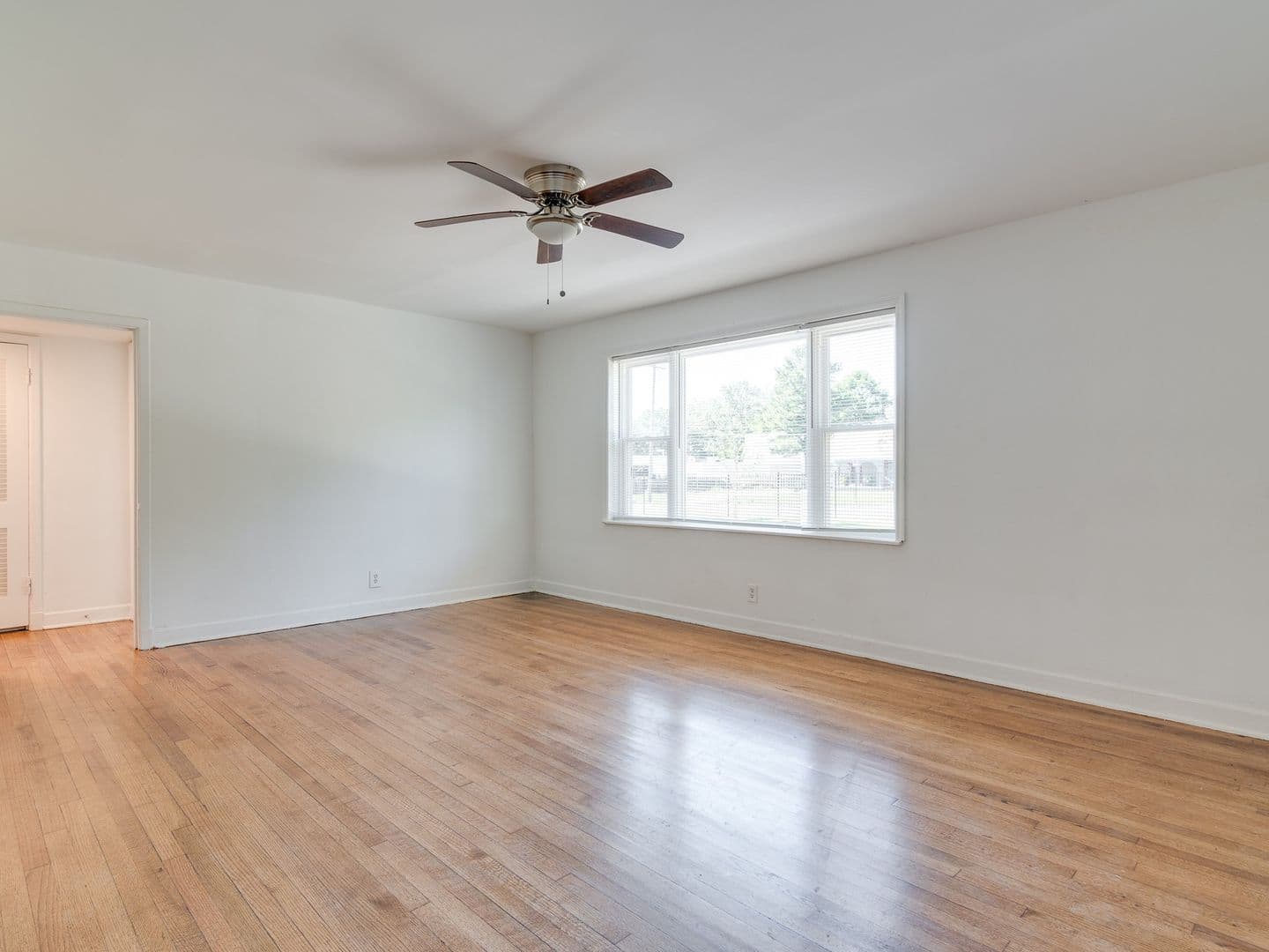 Memphis Apartment: 170 N Hollywood St