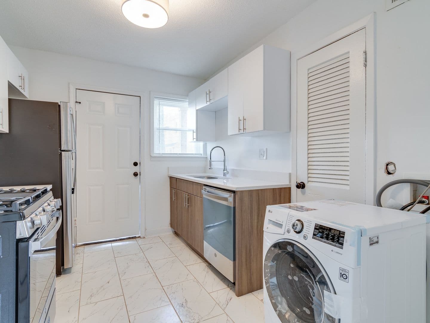 Memphis Apartment: 170 N Hollywood St