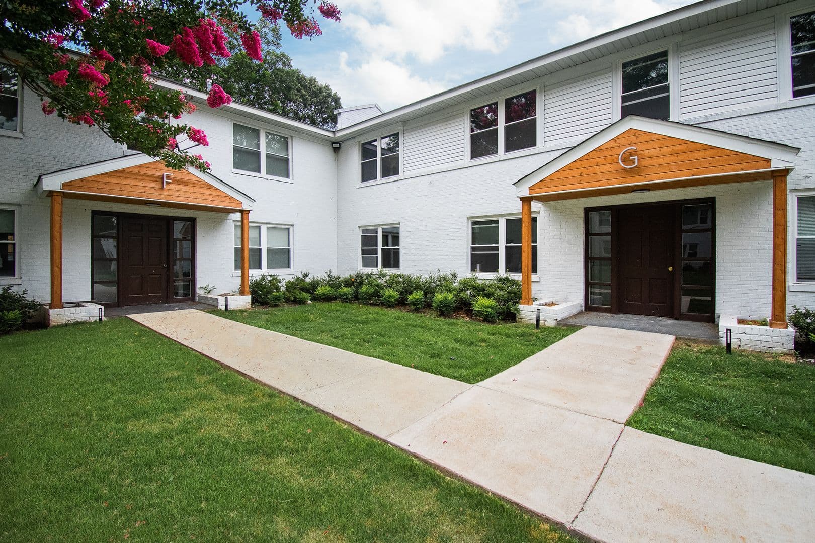 Memphis Apartment: 170 N Hollywood St