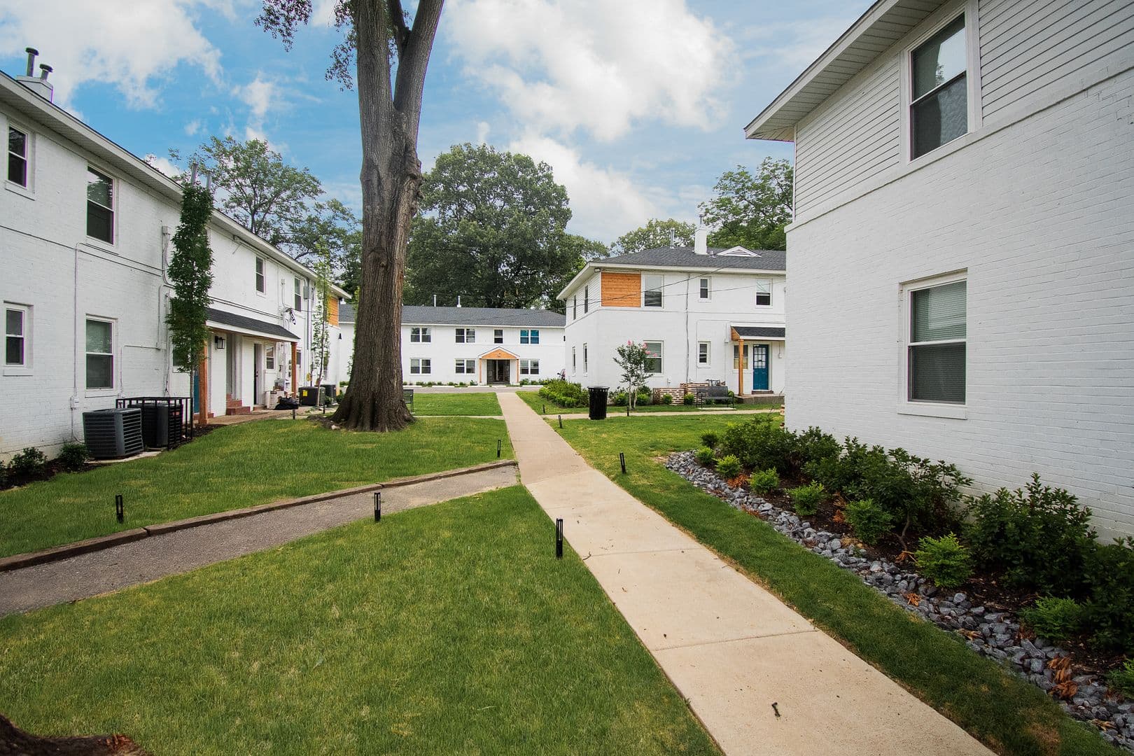 Memphis Apartment: 170 N Hollywood St